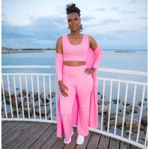 3 piece set. Different sizes and colors.